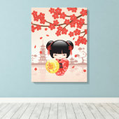 赤桜こけし人形 – 日本の芸者 キャンバスプリント (インサイチュ (ウッドフロア))