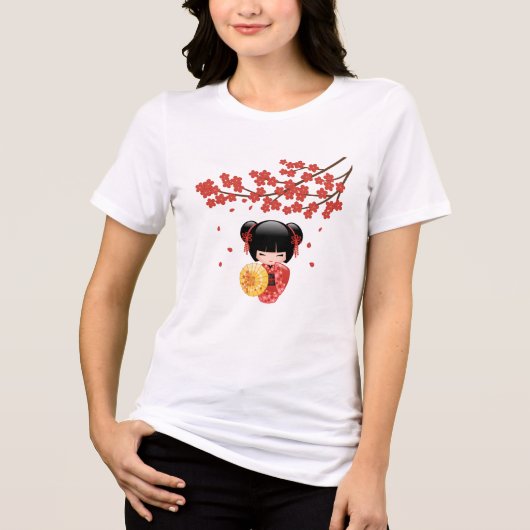 赤桜こけし人形 – 日本の芸者 トライブレンドＴシャツ (正面)