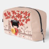 赤桜こけし人形 – 日本の芸者 ドップキット (右コーナー)