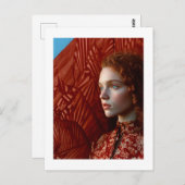 赤毛の女性が赤い馬の絵のそばに立つ ポストカード (正面/裏面)
