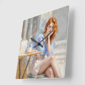 赤毛の美しいの女の子はカフェの柔らかい芸術に座って スクエア壁時計 (傾斜)