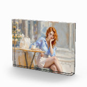 赤毛の美しいの女の子はカフェの柔らかい芸術に座って フォトブロック (右)