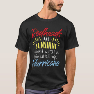 赤毛は日光と小さなハリケーンが混ざり合っている Tシャツ