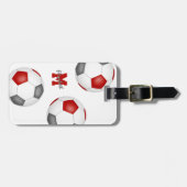 赤灰色の白いサッカー旅行チームモノグラムの ラゲッジタグ (正面横)