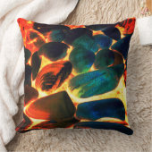 赤熱の火山性溶岩またはエンバーの上の海の牡蠣の殻 クッション (ブランケット)