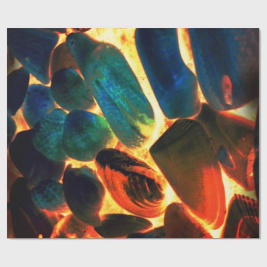 赤熱の火山性溶岩またはエンバーの上の海の牡蠣の殻 ラッピングペーパー (フラット)