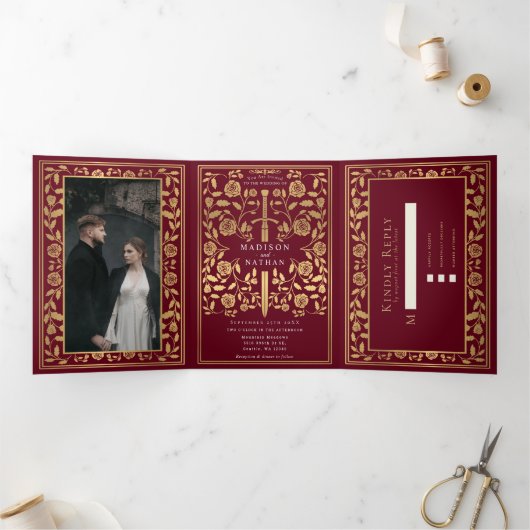 赤王室の中世結婚刀 三つ折り招待状 (内部)