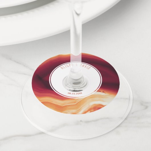 赤瑪瑙とフレームのエッジモダン秋の結婚式 ワイングラスタグ (クローズアップ)