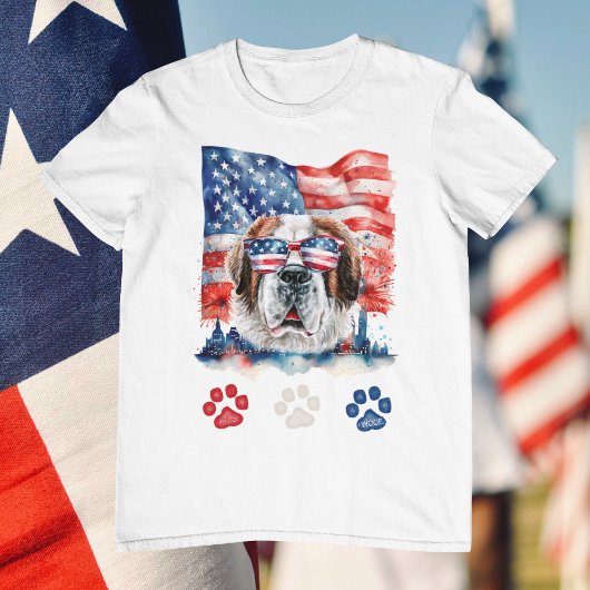 赤白青のセントバーナード犬の7月4日 Tシャツ