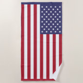赤白青の愛国的アメリカ国旗 ビーチタオル (正面)