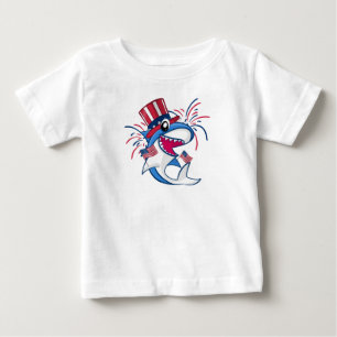 赤白青愛国7月4日ザメ ベビーTシャツ