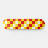 赤白黄色のチェック柄デザイン スケートボード (横)