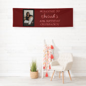 赤白黒の女性の誕生日パーティー写真 横断幕 (インサイチュ)