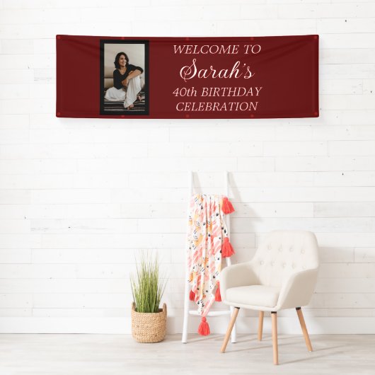 赤白黒の女性の誕生日パーティー写真 横断幕 (インサイチュ)