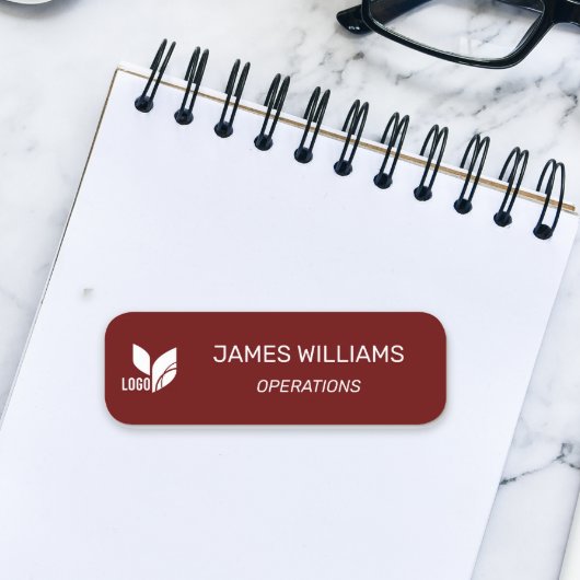 赤社員のロゴ 名札