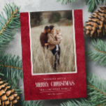 赤素朴冬のクリスマス独身の写真 シーズンカード<br><div class="desc">このシンプルと素朴な休日のデザインは最高の、暗い赤で素朴な紙のテクスチャーとヴィンテージのスクリプト文字の単語"Merry Christmas"の上にあなたのポートレート写真を特色とする。農家のスタイルグリーティングカードに最適。テンプレートを使用し最高のて、写真、家族の名前、年を簡単に追加。背面または背面に個人メッセージを離れ追加空白のする。フォトカラーパレットに合わせて使用できるその他の色要救済求カスタムかcitronelladesign@gmail.comに書メールを送信して下さい</div>