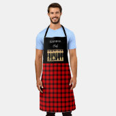 赤素朴黒バッファローのモノグラム名キッチン エプロン (着用した状態)