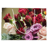 赤紫とピンクのバラ ラージペーパーバッグ (裏面)