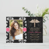 赤紫のナースの卒業の発表の招待状 招待状 (スタンド正面)