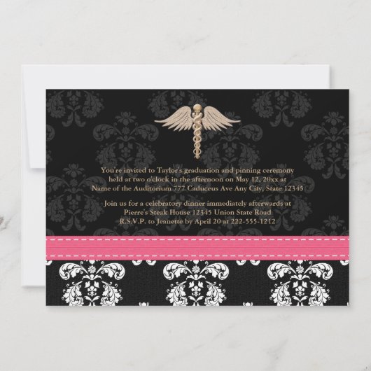 赤紫のナースの卒業の発表の招待状 招待状 (裏面)