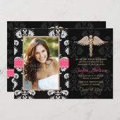 赤紫のナースの卒業の発表の招待状 招待状 (正面/裏面)