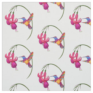 赤紫の花を持つハチドリ ファブリック