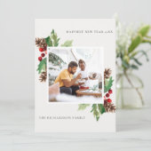 赤緑ヒイラギマツのコーンの新年写真 シーズンカード (スタンド正面)