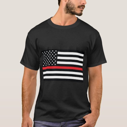 赤線国旗、赤旗を持つアメリカストライプ国旗 Tシャツ (正面)