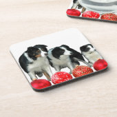 赤縁どクリスマスオーナメント付きコリー犬 コースター (左側)