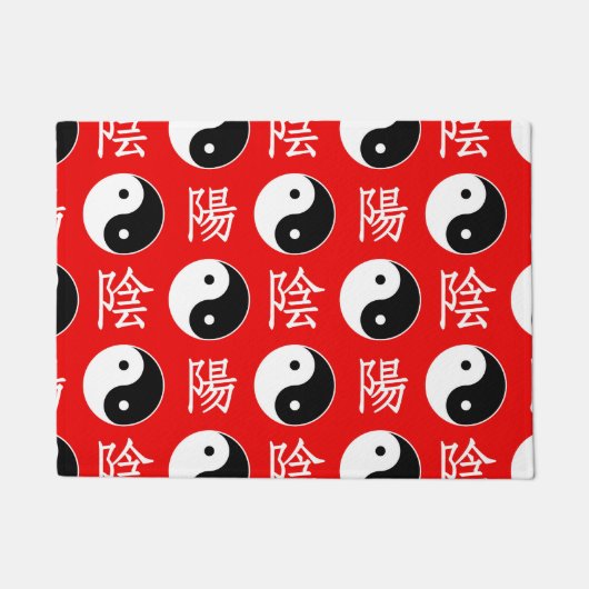 赤背景の中国の陰陽パターン ドアマット (正面)