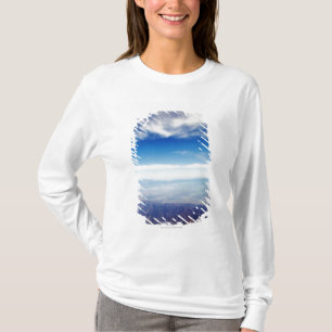 赤茶色山の空中写真 Tシャツ