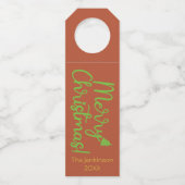 赤褐色の緑のメリークリスマスタイポグラフィ ボトルネックタグ (正面)