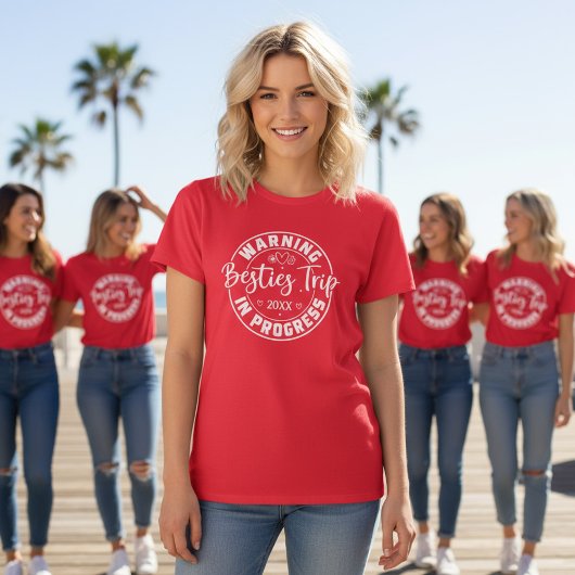 赤警告色で白塗りされた旅 Tシャツ