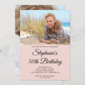 赤面とブラックエレガントスクリプト50th誕生日写真 招待状 (正面/裏面)
