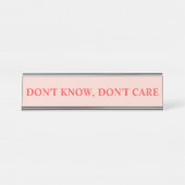 赤面と赤の間でのスナーキーで皮肉なことわざ デスクネームプレート (正面)