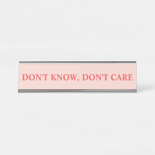 赤面と赤の間でのスナーキーで皮肉なことわざ デスクネームプレート (正面)