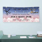 赤面と金ゴールドウィスクシザーズヘアサロンの再開 横断幕 (トレードショー)