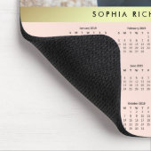 赤面のピンクおよびフェイクな金ゴールドの2019年の写真のカレンダー マウスパッド (コーナー)