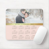 赤面のピンクおよびフェイクな金ゴールドの2019年の写真のカレンダー マウスパッド (マウス)