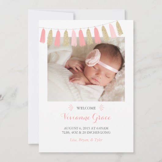 赤面のピンクおよび金ゴールドのグリッターの誕生の発表 案内状 (正面)