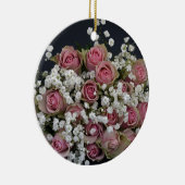 赤面のピンクのバラおよびベビーの呼吸 セラミックオーナメント (右)