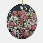 赤面のピンクのバラおよびベビーの呼吸 セラミックオーナメント (左)