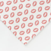 赤面のピンクの口紅のキス フリースブランケット (角)