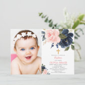 赤面のピンクの濃紺の花の女の子の洗礼の写真 招待状 (スタンド正面)