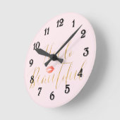 赤面のピンクの金ゴールドのこんにちは美しい唇 ラウンド壁時計 (傾斜)