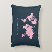 赤面の濃紺のピンクの水彩画の世界地図 アクセントクッション (裏面(縦))