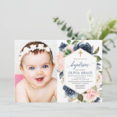 赤面エレガントピンクの海軍の女の子のバプテスマフローラ写真 招待状 (スタンド正面)