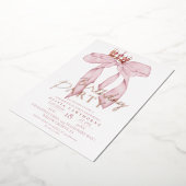 赤面エレガントピンクボウ金ゴールド誕生日パーティー 箔招待状 (回転した状態)