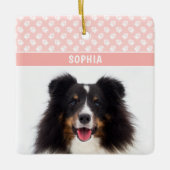 赤面カスタムピンクのペットの白い手と名前 セラミックオーナメント (正面)
