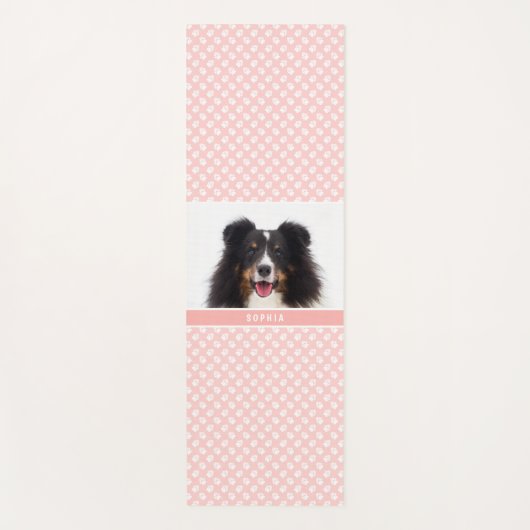 赤面カスタムピンクのペットの白い手と名前 ヨガマット (正面)